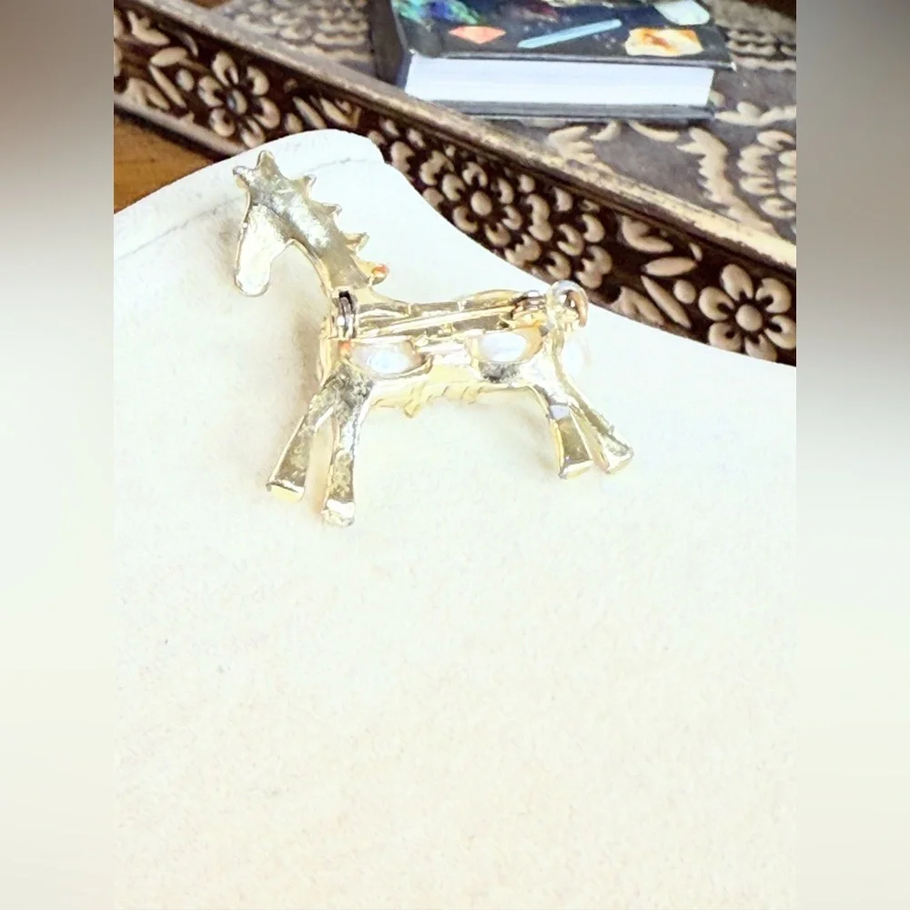 Vintage Horse Brooch Faux Pearl Accents Gold Tone Figural Animal Pin - Picture 5 of 6